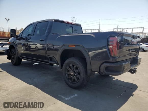 ✅ 2024 GMC Sierra 2500HD AT4 • VIN: 1GT49PE75RF396930 • Lot: 62738185. Wystawiony na Copart z przebiegiem 17 810 mil. Bezpłatny archiwum sprzedaży aukcyjnych z USA i szczegółowy raport historii pojazdu na DreamBid. Zdjęcie 2.