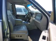 ✅ 2007 Lincoln Navigator • VIN: 5LMFU27597LJ01857 • Lot: 42179736. Wystawiony na IAAI z przebiegiem 195 202 mil. Bezpłatny archiwum sprzedaży aukcyjnych z USA i szczegółowy raport historii pojazdu na DreamBid. Zdjęcie 5.