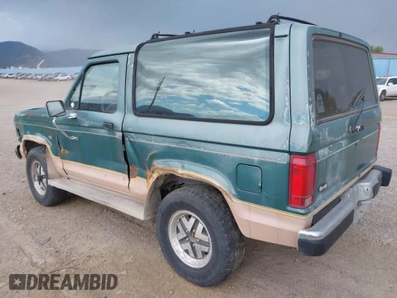 ✅ 1988 Ford Bronco • VIN: 1FMCU14T6JUB19012 • Лот: 42789435. Опубликован ранее на IAAI с пробегом 71 167 миль. Бесплатный доступ к архиву аукционных продаж из США и подробный отчёт об истории автомобиля на DreamBid. Изображение 3.