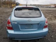 ✅ 2009 Hyundai Accent Auto GS • VIN: KMHCM36C99U112608 • Lot: 92350775. Wystawiony na Copart z przebiegiem 88 183 mil. Bezpłatny archiwum sprzedaży aukcyjnych z USA i szczegółowy raport historii pojazdu na DreamBid. Zdjęcie 6.