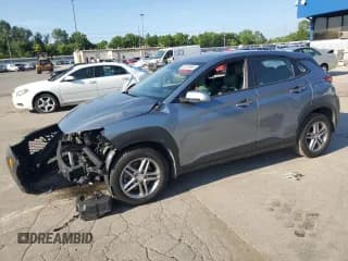 ✅ 2018 Hyundai Kona SE • VIN: KM8K1CAA1JU179055 • Лот: 65910985. Опубликован ранее на Copart с пробегом Не указан. Бесплатный доступ к архиву аукционных продаж из США и подробный отчёт об истории автомобиля на DreamBid. Изображение 1.