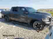 2020 Ram 1500 Rebel z VIN 1C6SRFLM5LN231149, wystawiony jako Copart lot #63299045 z przebiegiem 142 864 mil mil oraz Szkoda całkowita • Salvage title. Historia ofert i sprzedaży dostępna na DreamBid. Obrazek 4.