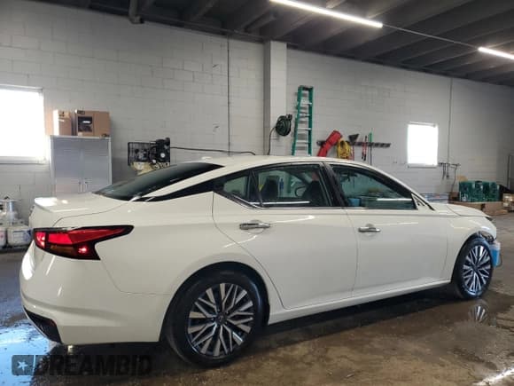 ✅ 2025 Nissan Altima SV • VIN: 1N4BL4DV9SN349280 • Lot: 87250135. Listed on Copart with 25,647 mi. Free auction sales archive from the USA and detailed vehicle history report at DreamBid. Image 3.