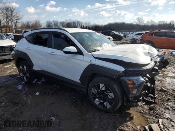 2024 Hyundai Kona SEL with VIN KM8HBCABXRU173198, listed as a Copart auction lot 42580835 with 8,937 mi miles and Clean title. Bid and sale history available at DreamBid. Image 4.