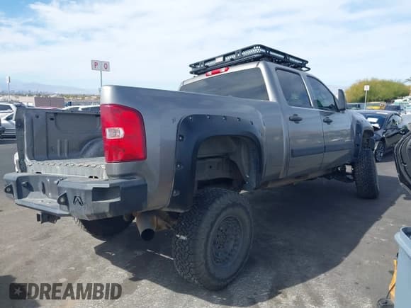 ✅ 2008 Chevrolet Silverado 2500HD LTZ • VIN: 1GCHK236X8F107042 • Лот: 41676842. Опубликован ранее на IAAI с пробегом 329 026 миль. Бесплатный доступ к архиву аукционных продаж из США и подробный отчёт об истории автомобиля на DreamBid. Изображение 4.