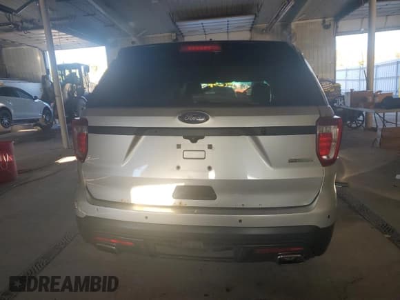 ✅ 2016 Ford Police Interceptor Utility • VIN: 1FM5K8ATXGGA20406 • Lot: 90861615. Wystawiony na Copart z przebiegiem Nie podano. Bezpłatny archiwum sprzedaży aukcyjnych z USA i szczegółowy raport historii pojazdu na DreamBid. Zdjęcie 6.