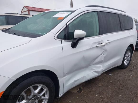 ✅ 2020 Chrysler Voyager LXi • VIN: 2C4RC1DG1LR264995 • Лот: 43392643. Опубликован ранее на IAAI с пробегом 138 042 миль. Бесплатный доступ к архиву аукционных продаж из США и подробный отчёт об истории автомобиля на DreamBid. Изображение 6.