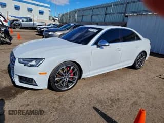 ✅ 2018 Audi S4 Premium Plus • VIN: WAUB4AF46JA001885 • Lot: 94254375. Wystawiony na Copart z przebiegiem 161 553 mil. Bezpłatny archiwum sprzedaży aukcyjnych z USA i szczegółowy raport historii pojazdu na DreamBid. Zdjęcie 1.