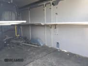 ✅ 2020 Ford Transit Cargo • VIN: 1FTBR3X89LKB13594 • Lot: 61134895. Wystawiony na Copart z przebiegiem 66 504 mil. Bezpłatny archiwum sprzedaży aukcyjnych z USA i szczegółowy raport historii pojazdu na DreamBid. Zdjęcie 11.