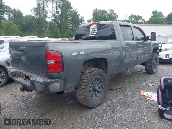 ✅ 2011 Chevrolet Silverado 2500HD LTZ • VIN: 1GC1KYC81BF148673 • Lot: 42200409. Listed on IAAI with 274,432 mi. Free auction sales archive from the USA and detailed vehicle history report at DreamBid. Image 4.
