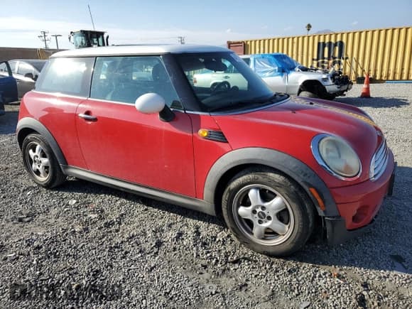 ✅ 2007 MINI Hardtop • VIN: WMWMF33517TT55595 • Lot: 84707415. Wystawiony na Copart z przebiegiem 107 076 mil. Bezpłatny archiwum sprzedaży aukcyjnych z USA i szczegółowy raport historii pojazdu na DreamBid. Zdjęcie 4.