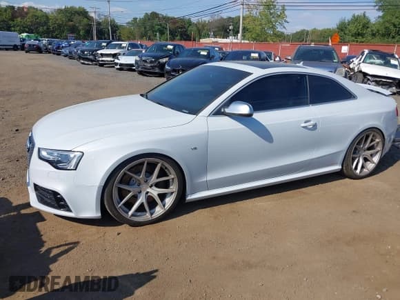 ✅ 2015 Audi RS 5 • VIN: WUAC6AFR2FA900380 • Lot: 43213179. Listed on IAAI with 73,772 mi. Free auction sales archive from the USA and detailed vehicle history report at DreamBid. Image 12.