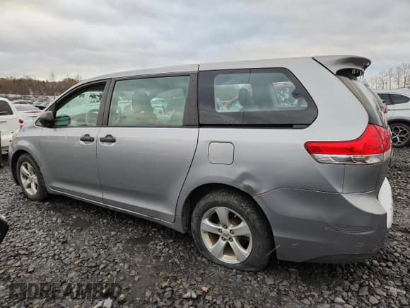 ✅ 2013 Toyota Sienna L • VIN: 5TDZK3DC1DS342759 • Lot: 91321215. Listed on Copart with Not provided. Free auction sales archive from the USA and detailed vehicle history report at DreamBid. Image 2.