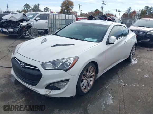 ✅ 2013 Hyundai Genesis Coupe Grand Touring • VIN: KMHHU6KJ9DU093675 • Lot: 43677074. Wystawiony na IAAI z przebiegiem 192 721 mil. Bezpłatny archiwum sprzedaży aukcyjnych z USA i szczegółowy raport historii pojazdu na DreamBid. Zdjęcie 2.