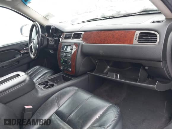 2014 Chevrolet Suburban LT с VIN 1GNSKJE72ER188402, выставлен на аукционе IAAI как лот 41529767 с пробегом Не указан миль и . История ставок и продаж доступна на DreamBid. Изображение 5.