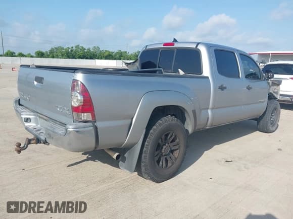 ✅ 2015 Toyota Tacoma PreRunner • VIN: 5TFKU4HN1FX006443 • Lot: 42396815. Listed on IAAI with 176,592 mi. Free auction sales archive from the USA and detailed vehicle history report at DreamBid. Image 4.