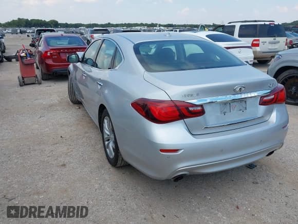 ✅ 2018 Infiniti Q70 Luxe • VIN: JN1BY1AP9JM180871 • Лот: 43216592. Опубликован ранее на IAAI с пробегом 99 556 миль. Бесплатный доступ к архиву аукционных продаж из США и подробный отчёт об истории автомобиля на DreamBid. Изображение 3.