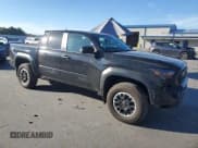 ✅ 2024 Toyota Tacoma TRD Sport • VIN: 3TMLB5JN1RM050592 • Лот: 85353605. Опубликован ранее на Copart с пробегом 12 768 миль. Бесплатный доступ к архиву аукционных продаж из США и подробный отчёт об истории автомобиля на DreamBid. Изображение 4.
