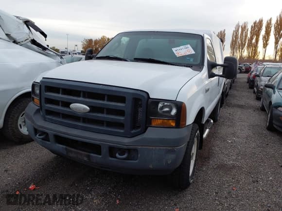 ✅ 2006 Ford F-250 XL • VIN: 1FTNF21596EA37652 • Lot: 43427385. Wystawiony na IAAI z przebiegiem 438 032 mil. Bezpłatny archiwum sprzedaży aukcyjnych z USA i szczegółowy raport historii pojazdu na DreamBid. Zdjęcie 6.