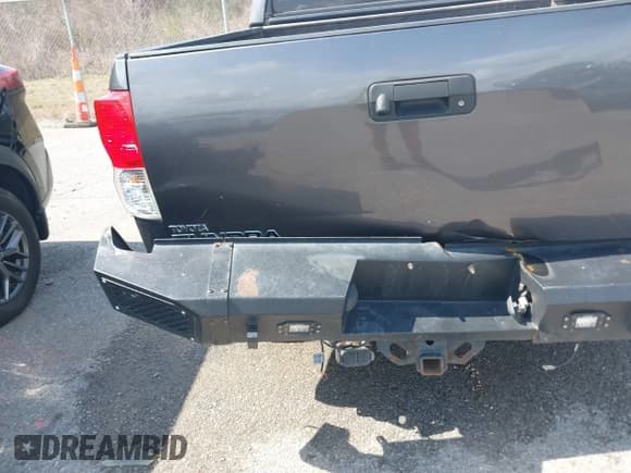 ✅ 2011 Toyota Tundra • VIN: 5TFDM5F1XBX018566 • Lot: 41656841. Wystawiony na IAAI z przebiegiem 241 644 mil. Bezpłatny archiwum sprzedaży aukcyjnych z USA i szczegółowy raport historii pojazdu na DreamBid. Zdjęcie 6.