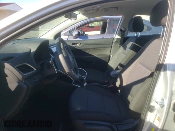 2022 Hyundai Accent SEL z VIN 3KPC24A61NE175874, wystawiony jako Copart lot #39651833 z przebiegiem 7 389 mil mil oraz . Historia ofert i sprzedaży dostępna na DreamBid. Obrazek 7.