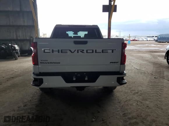 ✅ 2022 Chevrolet Silverado 1500 RST • VIN: 2GCUDEED8N1511837 • Лот: 84252555. Опубликован ранее на Copart с пробегом Не указан. Бесплатный доступ к архиву аукционных продаж из США и подробный отчёт об истории автомобиля на DreamBid. Изображение 6.