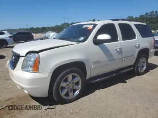 ✅ 2014 GMC Yukon SLT • VIN: 1GKS1CE04ER190215 • Lot: 85530145. Listed on Copart with 225,511 mi. Free auction sales archive from the USA and detailed vehicle history report at DreamBid. Image 1.