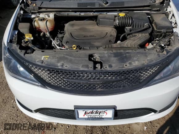 ✅ 2020 Chrysler Pacifica Touring L • VIN: 2C4RC1BG7LR149367 • Lot: 82530235. Listed on Copart with 83,688 mi. Free auction sales archive from the USA and detailed vehicle history report at DreamBid. Image 12.
