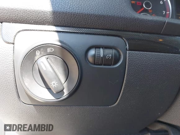 ✅ 2010 Volkswagen Jetta Limited Edition • VIN: 3VWRX7AJ5AM047491 • Lot: 42663062. Listed on IAAI with 146,179 mi. Free auction sales archive from the USA and detailed vehicle history report at DreamBid. Image 13.