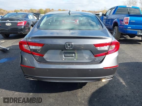 ✅ 2022 Honda Accord Touring • VIN: 1HGCV2F96NA008932 • Lot: 43607505. Wystawiony na IAAI z przebiegiem 34 845 mil. Bezpłatny archiwum sprzedaży aukcyjnych z USA i szczegółowy raport historii pojazdu na DreamBid. Zdjęcie 17.