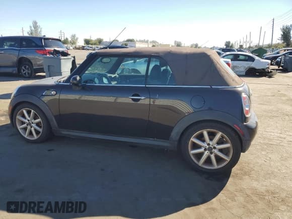 ✅ 2013 MINI Convertible • VIN: WMWZN3C51DT266291 • Лот: 46615095. Опубликован ранее на Copart с пробегом 134 832 миль. Бесплатный доступ к архиву аукционных продаж из США и подробный отчёт об истории автомобиля на DreamBid. Изображение 2.