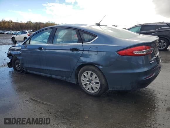 ✅ 2019 Ford Fusion S • VIN: 3FA6P0G77KR129242 • Лот: 90438905. Опубликован ранее на Copart с пробегом 71 785 миль. Бесплатный доступ к архиву аукционных продаж из США и подробный отчёт об истории автомобиля на DreamBid. Изображение 2.