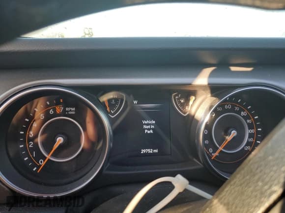 ✅ 2021 Jeep Wrangler Unlimited Sport Altitude • VIN: 1C4HJXDG7MW636496 • Lot: 69682504. Wystawiony na Copart z przebiegiem 29 752 mil. Bezpłatny archiwum sprzedaży aukcyjnych z USA i szczegółowy raport historii pojazdu na DreamBid. Zdjęcie 9.