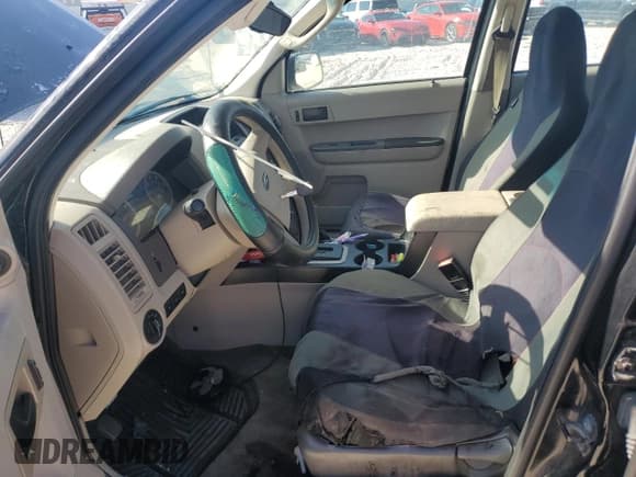 ✅ 2012 Ford Escape XLS • VIN: 1FMCU0C72CKB37116 • Lot: 81592555. Wystawiony na Copart z przebiegiem Nie podano. Bezpłatny archiwum sprzedaży aukcyjnych z USA i szczegółowy raport historii pojazdu na DreamBid. Zdjęcie 7.