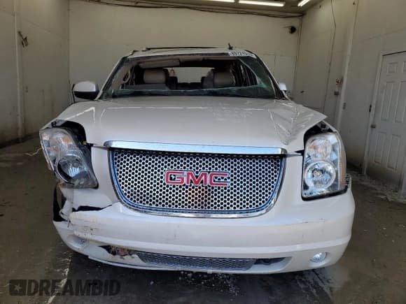 ✅ 2011 GMC Yukon Denali • VIN: 1GKS2EEFXBR288318 • Lot: 89721915. Listed on Copart with 201,766 mi. Free auction sales archive from the USA and detailed vehicle history report at DreamBid. Image 5.