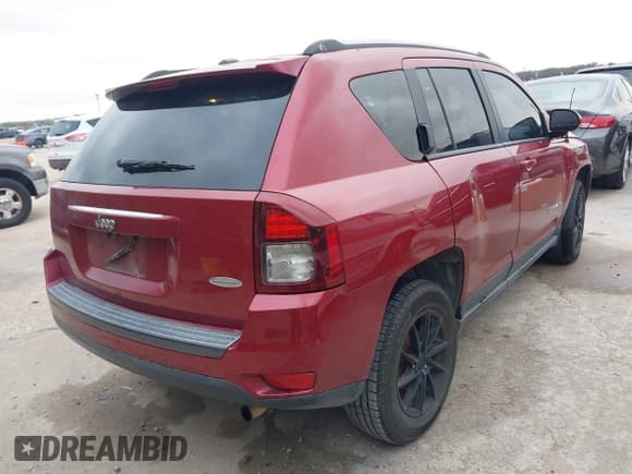 ✅ 2017 Jeep Compass Latitude • VIN: 1C4NJCEB3HD198107 • Lot: 43823961. Wystawiony na IAAI z przebiegiem 181 621 mil. Bezpłatny archiwum sprzedaży aukcyjnych z USA i szczegółowy raport historii pojazdu na DreamBid. Zdjęcie 4.
