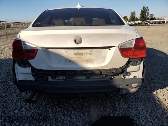 ✅ 2007 BMW 3 Series 328i • VIN: WBAVC53597FZ70211 • Lot: 86897965. Listed on Copart with 180,582 mi. Free auction sales archive from the USA and detailed vehicle history report at DreamBid. Image 6.