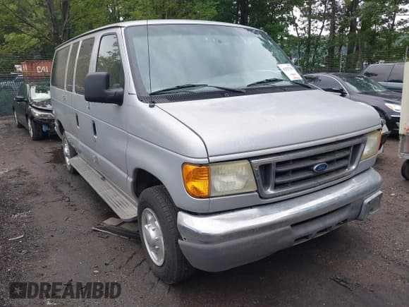 ✅ 2006 Ford Econoline Passenger XL • VIN: 1FBNE31L96HA08727 • Лот: 42927339. Опубликован ранее на IAAI с пробегом 349 297 миль. Бесплатный доступ к архиву аукционных продаж из США и подробный отчёт об истории автомобиля на DreamBid. Изображение 1.