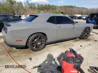2018 Dodge Challenger T/A 392 z VIN 2C3CDZFJ6JH271684, wystawiony jako Copart lot #50328055 z przebiegiem 85 174 mil mil oraz Szkoda całkowita • Salvage title. Historia ofert i sprzedaży dostępna na DreamBid. Obrazek 3.