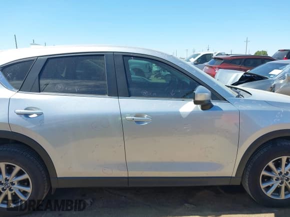 ✅ 2022 Mazda CX-5 S Carbon Edition • VIN: JM3KFBCM2N1582998 • Lot: 43316644. Wystawiony na IAAI z przebiegiem 85 217 mil. Bezpłatny archiwum sprzedaży aukcyjnych z USA i szczegółowy raport historii pojazdu na DreamBid. Zdjęcie 13.
