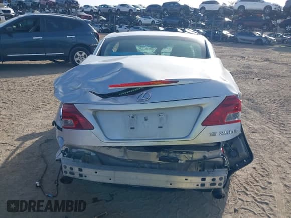 ✅ 2011 Lexus IS 250 C • VIN: JTHFF2C21B2516455 • Lot: 42501767. Listed on IAAI with 126,398 mi. Free auction sales archive from the USA and detailed vehicle history report at DreamBid. Image 16.