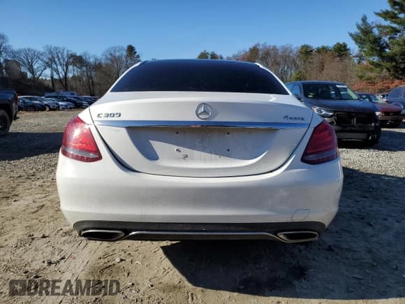✅ 2015 Mercedes-Benz C 300 Luxury • VIN: 55SWF4KB6FU092397 • Lot: 93611695. Listed on Copart with 73,301 mi. Free auction sales archive from the USA and detailed vehicle history report at DreamBid. Image 6.