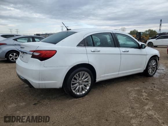 ✅ 2011 Chrysler 200 Limited • VIN: 1C3BC2FB8BN571606 • Lot: 86143125. Wystawiony na Copart z przebiegiem 67 120 mil. Bezpłatny archiwum sprzedaży aukcyjnych z USA i szczegółowy raport historii pojazdu na DreamBid. Zdjęcie 3.