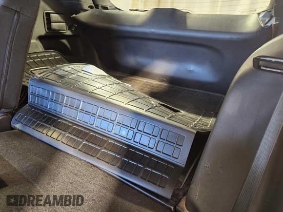 ✅ 2023 Chevrolet Equinox LT • VIN: 3GNAXJEG8PL127692 • Lot: 43938256. Listed on IAAI with 101,695 mi. Free auction sales archive from the USA and detailed vehicle history report at DreamBid. Image 8.