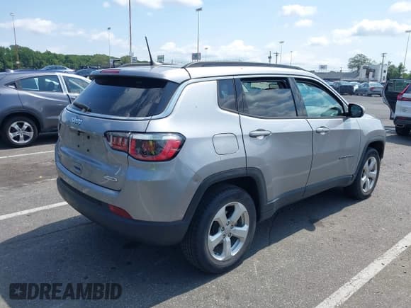 ✅ 2018 Jeep Compass Latitude • VIN: 3C4NJDBB3JT154540 • Lot: 42758181. Listed on IAAI with 21,051 mi. Free auction sales archive from the USA and detailed vehicle history report at DreamBid. Image 4.