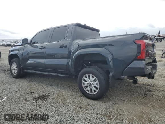 ✅ 2025 Toyota Tacoma SR5 • VIN: 3TMLB5JN9SM125531 • Лот: 86140655. Опубликован ранее на Copart с пробегом 6 018 миль. Бесплатный доступ к архиву аукционных продаж из США и подробный отчёт об истории автомобиля на DreamBid. Изображение 2.