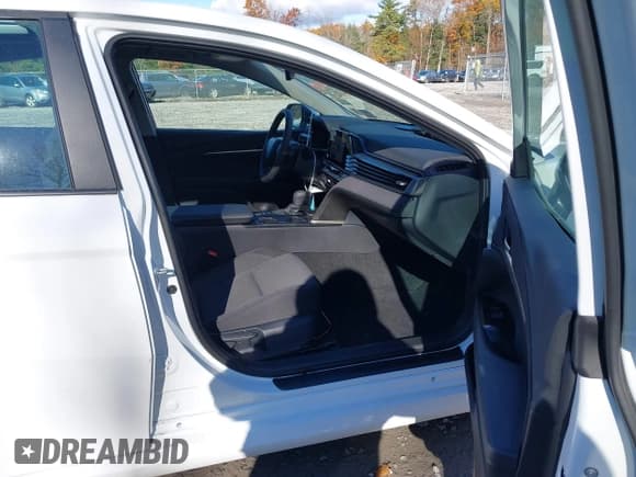 ✅ 2025 Toyota Camry XSE • VIN: 4T1DAACK7SU205890 • Lot: 43556282. Listed on IAAI with 1,143 mi. Free auction sales archive from the USA and detailed vehicle history report at DreamBid. Image 5.