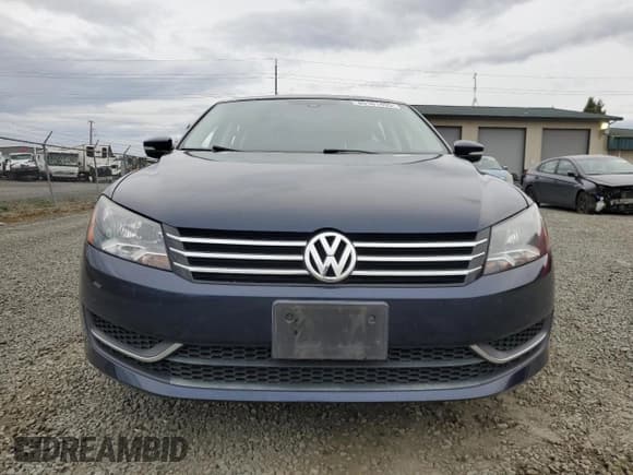 ✅ 2014 Volkswagen Passat S • VIN: 1VWAT7A38EC063718 • Lot: 86161495. Listed on Copart with 136,433 mi. Free auction sales archive from the USA and detailed vehicle history report at DreamBid. Image 5.