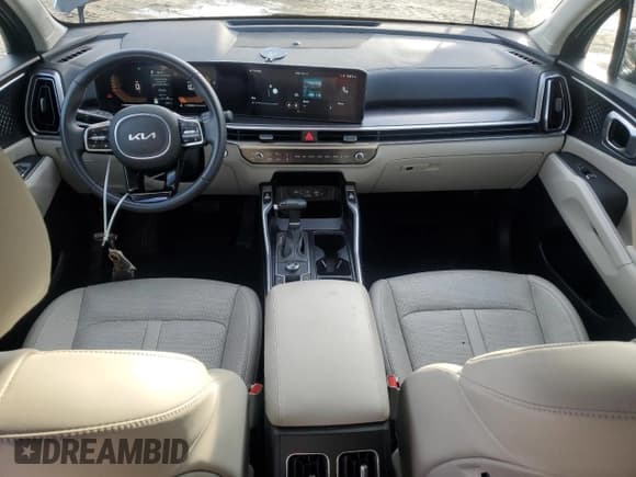 ✅ 2025 Kia Sorento S • VIN: 5XYRL4JC5SG321253 • Lot: 91528115. Listed on Copart with 15,607 mi. Free auction sales archive from the USA and detailed vehicle history report at DreamBid. Image 8.