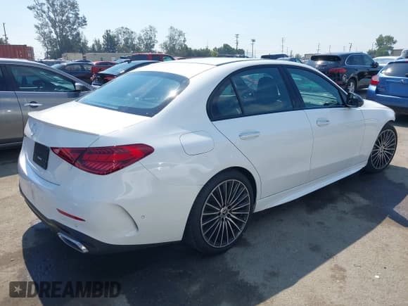 ✅ 2024 Mercedes-Benz C 300 • VIN: W1KAF4GB9RR237165 • Lot: 42907491. Wystawiony na IAAI z przebiegiem 8 143 mil. Bezpłatny archiwum sprzedaży aukcyjnych z USA i szczegółowy raport historii pojazdu na DreamBid. Zdjęcie 4.